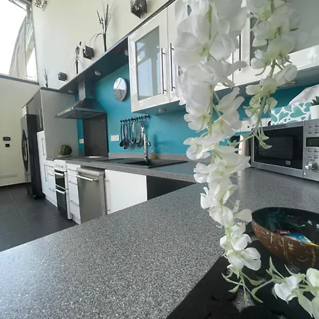 Cataleya Fig Tree Bay Town Center *