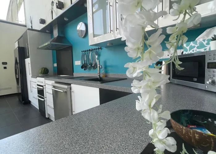 Cataleya Fig Tree Bay Town Center *